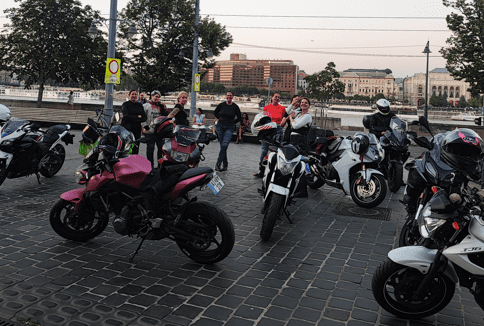 Így motorozz csapatban.